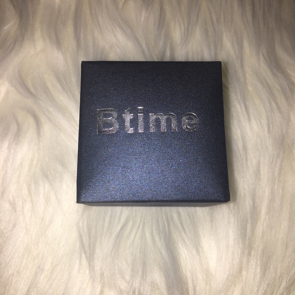 NWT!!! Beautiful Rose Stud Earring For Girls - Picture 4 of 7